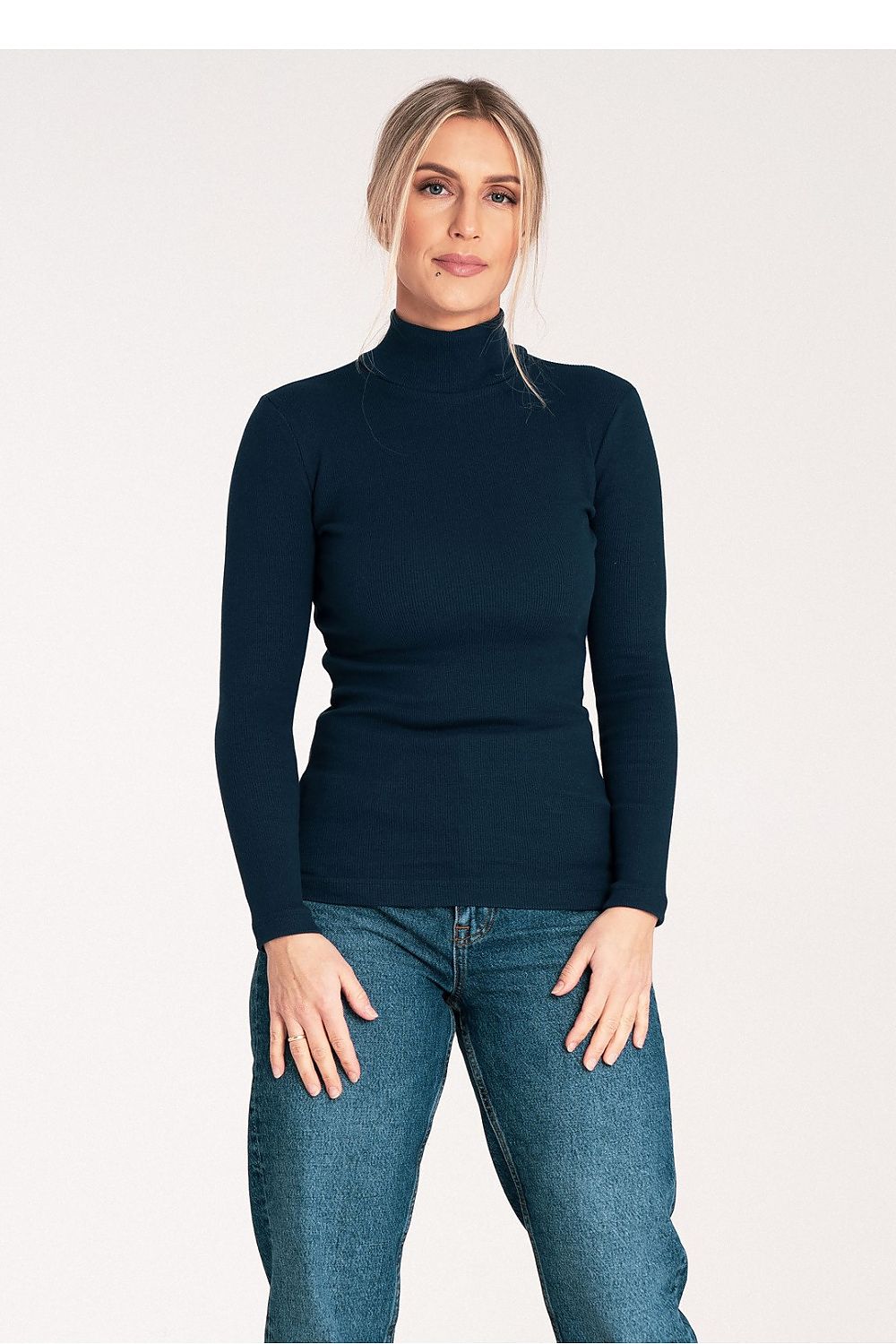  Turtleneck model 203358 Figl 