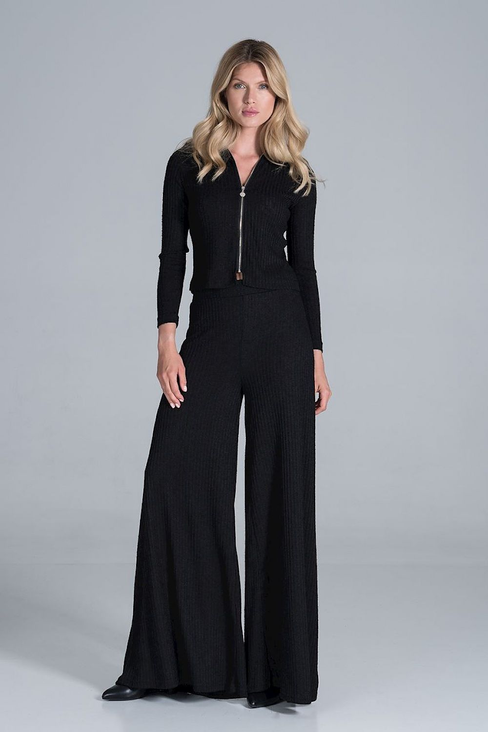  Trousers model 157540 Figl 